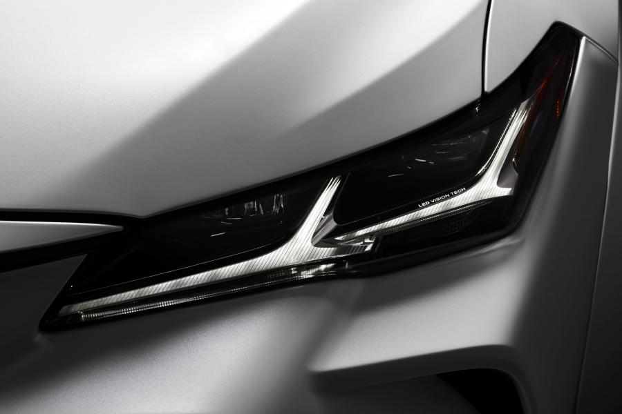 Детали экстерьера Toyota Avalon Touring 2018 года  (фото 9 из 41)